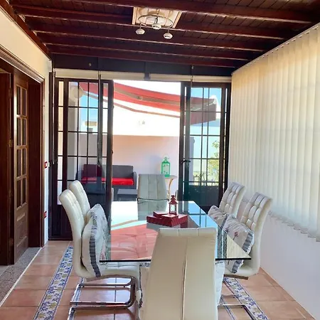 Villa Lovely Nico Playa Blanca, Hot Tub, Communal Pool *