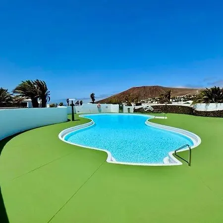 Lovely Nico Playa Blanca, Hot Tub, Communal Pool