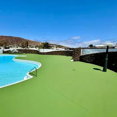 Villa Lovely Nico Playa Blanca, Hot Tub, Communal Pool *